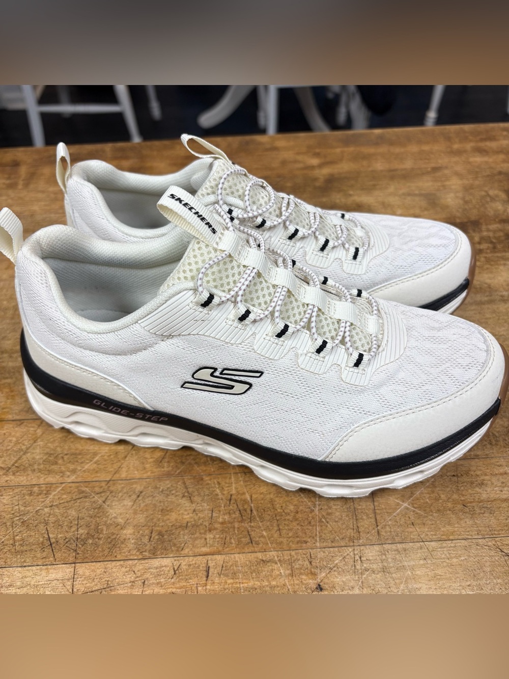 Comfort Walking Sneakers White Black Skechers Glide-Step Women’s 7.5
